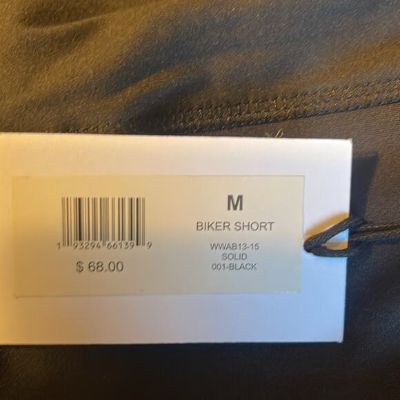 WeWoreWhat Women's Solid Biker Shorts Black Medium NWT - Picture 5 of 6